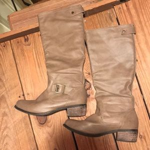 Women’s Rampage boots size 8
